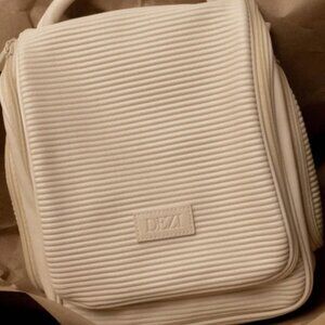 EUC - DEZI Pack It All Multi-Purpose Hanging Travel Bag